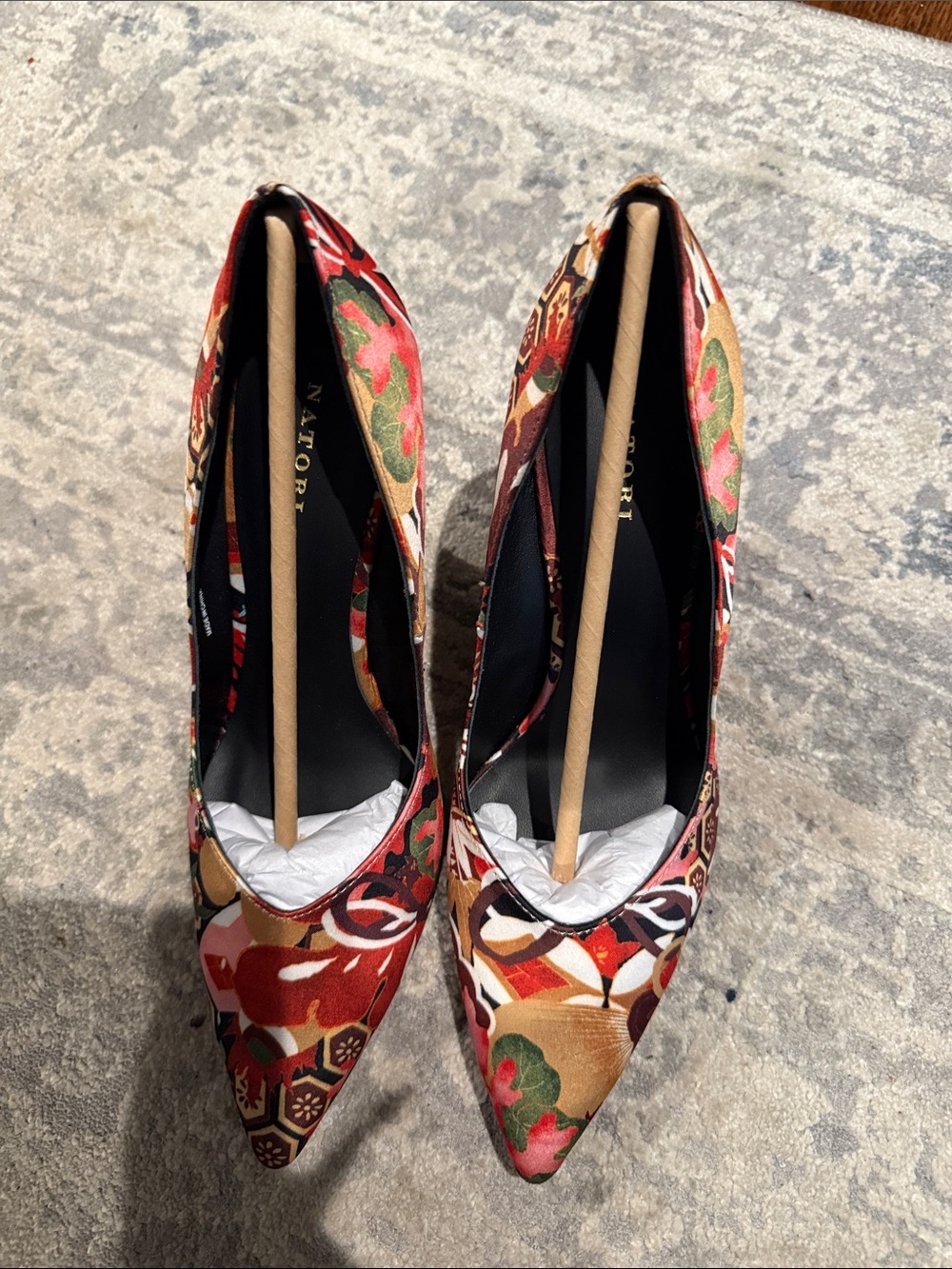 Natori Pointed-Toe Women's Pumps